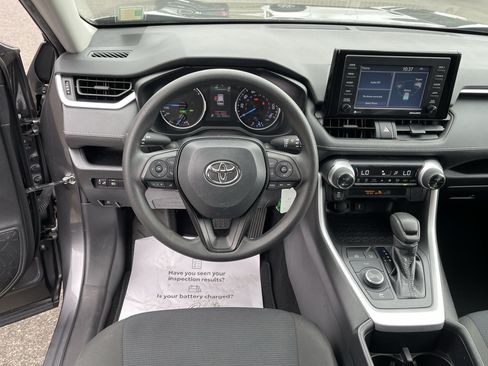 Certified 2022 Toyota RAV4 LE AWD/4WD image 11