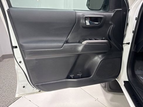 Used 2022 Toyota Tacoma TRD Sport image 7