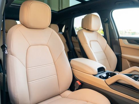 Certified 2025 Porsche Cayenne AWD/4WD image 21