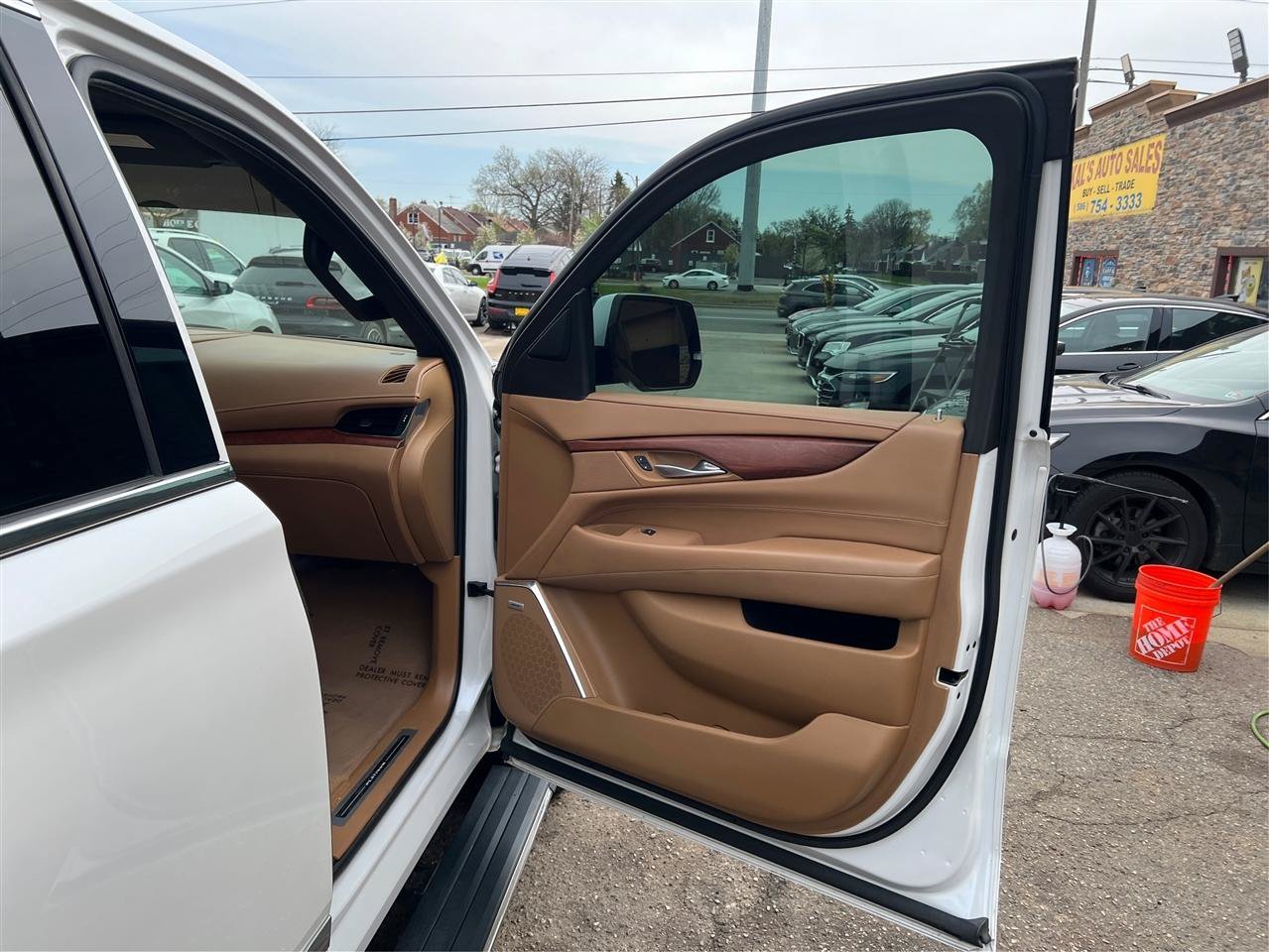 Used 2017 Cadillac Escalade Platinum AWD/4WD image 35
