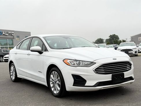 Used 2019 Ford Fusion SE FWD image 4