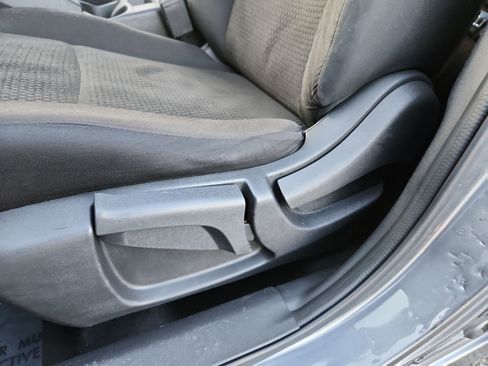 Used 2019 Nissan Rogue Sport S image 14