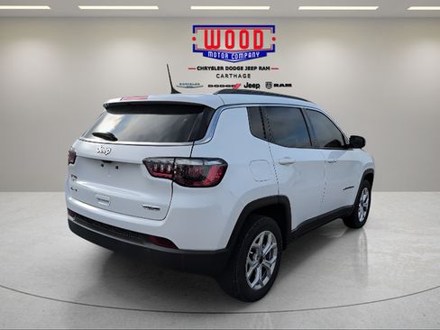 Used 2025 Jeep Compass Latitude AWD/4WD image 3