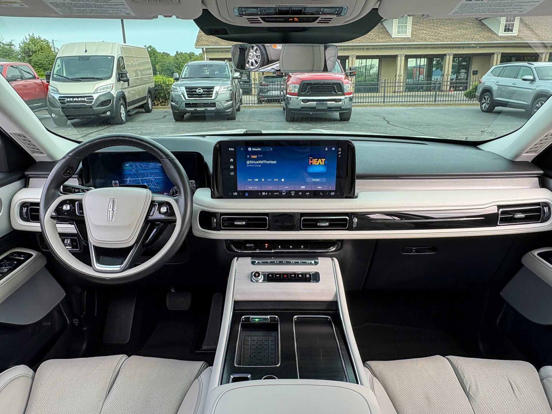 Used 2025 Lincoln Aviator Reserve w/ Luxury Package RWD image 35