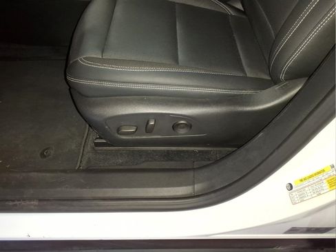 Used 2024 Chevrolet Blazer EV LT AWD/4WD image 10