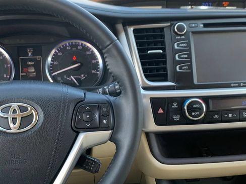 Used 2015 Toyota Highlander XLE AWD/4WD image 9