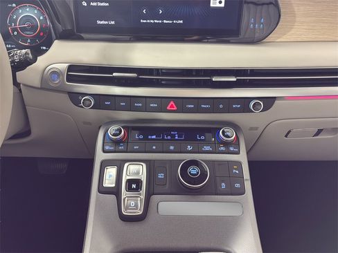 Used 2024 Hyundai Palisade Limited image 19
