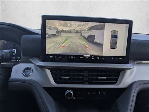 Used 2025 Ford Explorer Active RWD image 13