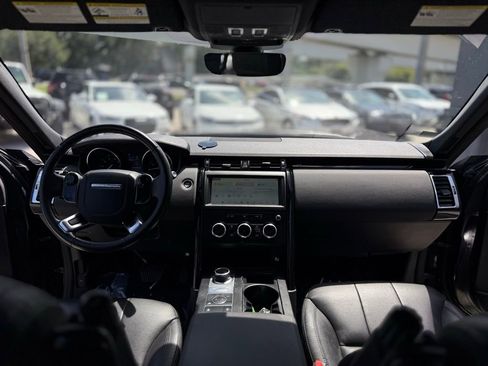 Used 2019 Land Rover Discovery SE image 21