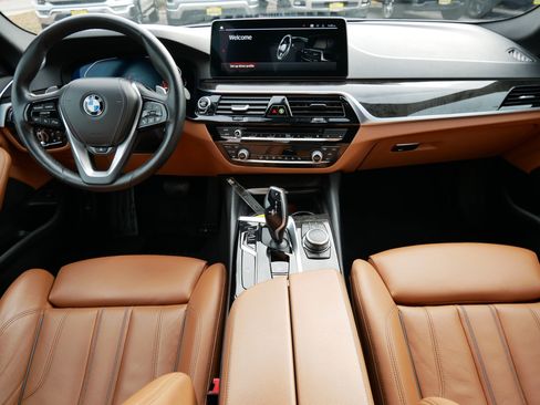 Used 2022 BMW 530i xDrive 530i xDrive w/ M Sport Package image 10