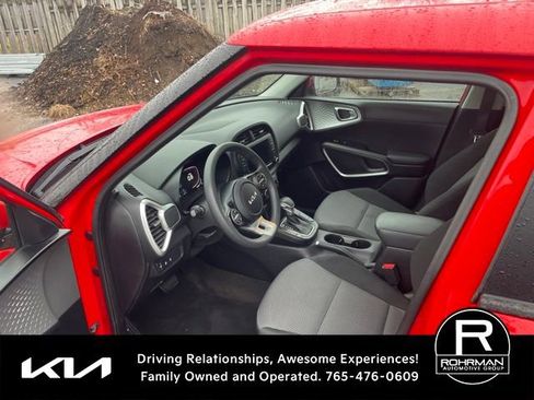 Used 2023 Kia Soul LX w/ LX Technology Package image 8