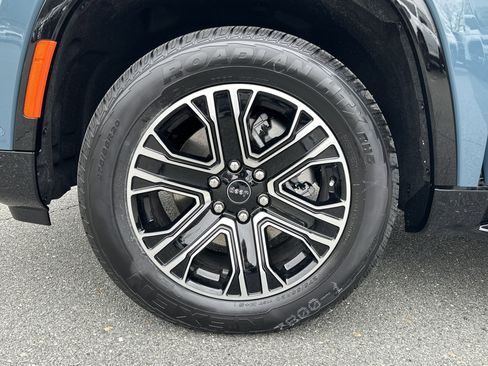 New 2026 Jeep Grand Wagoneer 4WD image 11