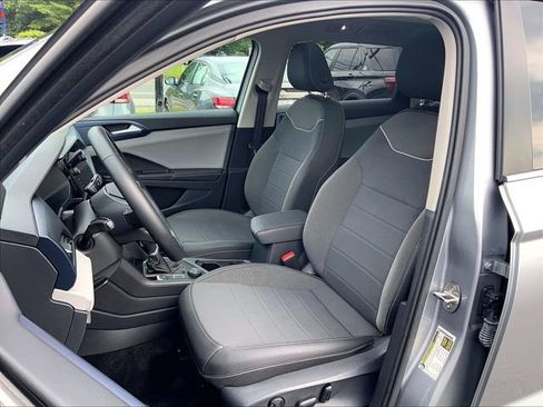 Used 2024 Volkswagen Taos SE w/ Panoramic Sunroof Package AWD/4WD image 5