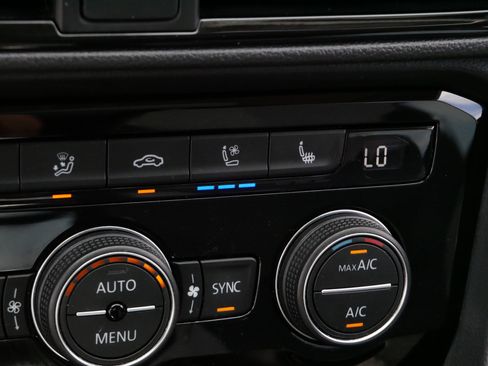 Certified 2023 Volkswagen Taos SEL AWD/4WD image 28