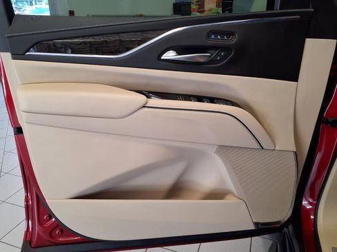 Used 2024 Cadillac Escalade ESV Premium Luxury RWD image 21