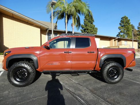 Used 2025 Toyota Tacoma TRD Off-Road image 14