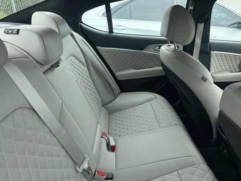 Used 2022 Genesis G70 3.3T RWD image 3
