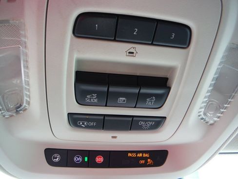 Used 2023 Buick Envision Avenir AWD/4WD image 40