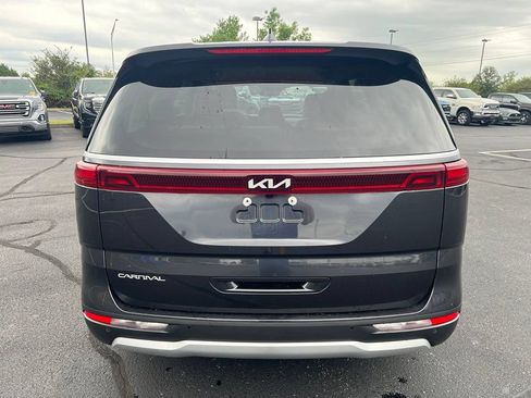 Used 2024 Kia Carnival LX FWD image 4