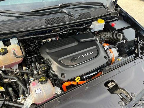 Used 2024 Chrysler Pacifica Limited FWD image 9