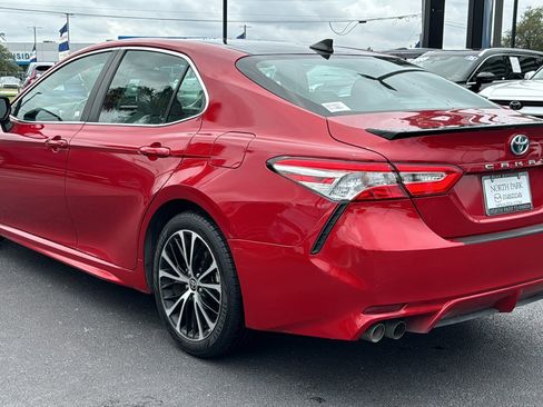 Used 2020 Toyota Camry SE FWD image 6
