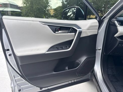Used 2021 Toyota RAV4 Limited FWD image 13