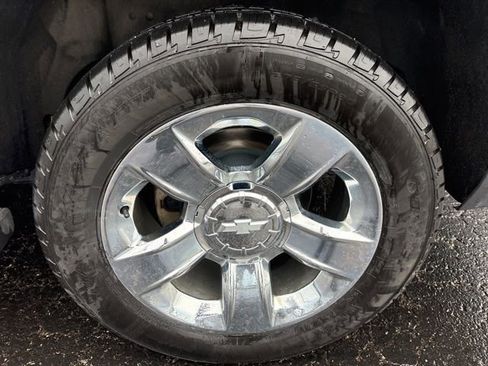 Used 2018 Chevrolet Suburban LT w/ LT Signature Package image 28