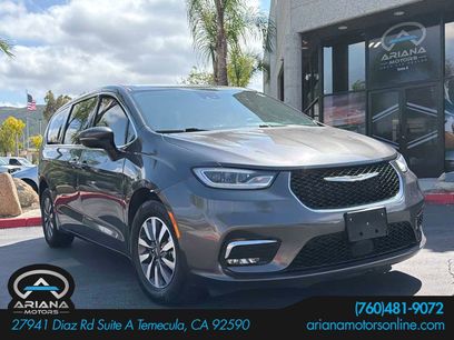 Used 2023 Chrysler Pacifica Touring-L