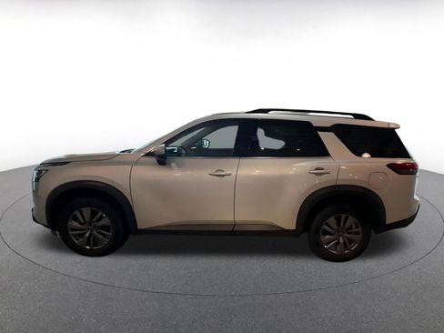 Used 2025 Nissan Pathfinder SV FWD image 9