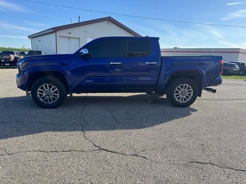 Used 2024 Toyota Tacoma Limited w/ Limited Package (LT) AWD/4WD image 16