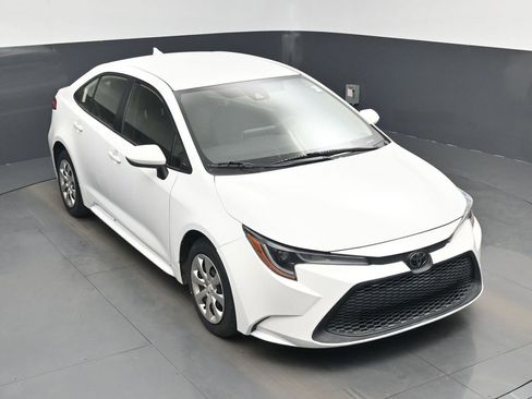 Used 2020 Toyota Corolla LE image 38