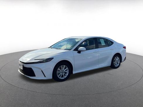 Used 2025 Toyota Camry LE image 8