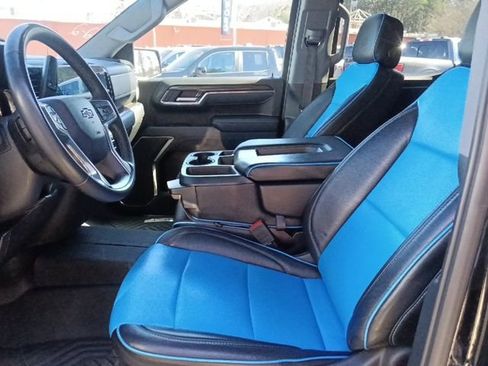 Used 2024 Chevrolet Silverado 1500 LT Trail Boss AWD/4WD image 9