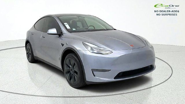Used 2025 Tesla Model Y Long Range RWD image 1
