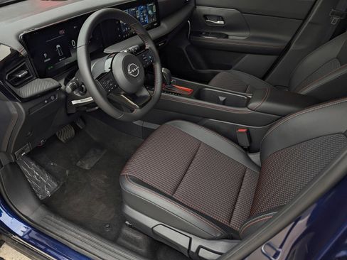 New 2026 Nissan Kicks SR FWD image 9