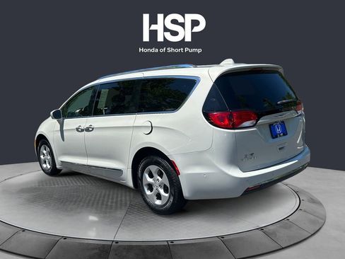Used 2017 Chrysler Pacifica Touring-L Plus FWD image 3