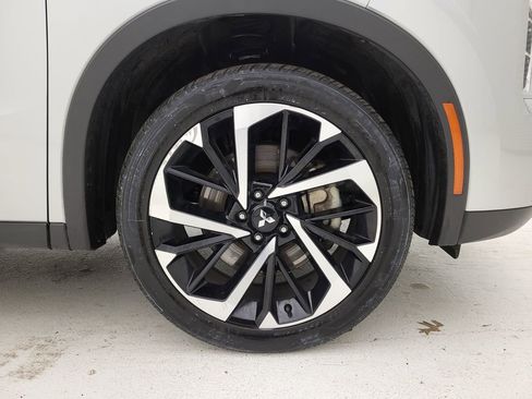 Used 2024 Mitsubishi Outlander FWD image 21
