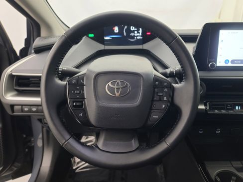 Used 2025 Toyota Prius LE image 28