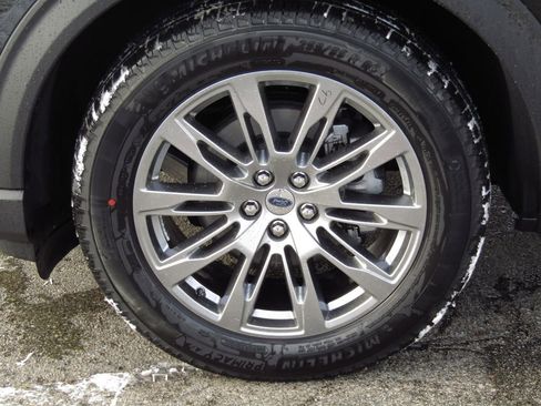 New 2025 Ford Explorer Active w/ Active Comfort Package image 4