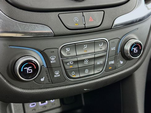 Used 2024 Chevrolet Equinox LT image 23