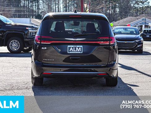 Used 2023 Chrysler Pacifica Touring-L FWD image 12