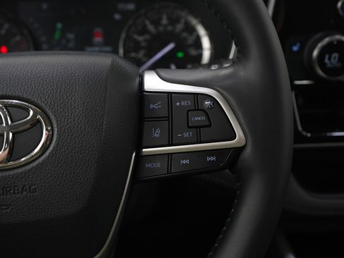 Used 2022 Toyota Highlander XLE image 26