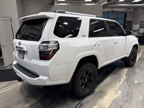 Used 2022 Toyota 4Runner SR5 Premium w/ Moonroof Package AWD/4WD image 39