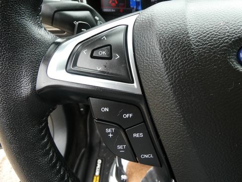 Used 2018 Ford Fusion SE w/ Fusion SE Technology Package FWD image 12