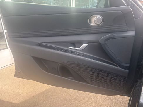 Used 2025 Hyundai Elantra SEL image 20
