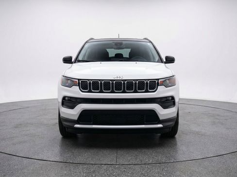 Used 2025 Jeep Compass Limited AWD/4WD image 2