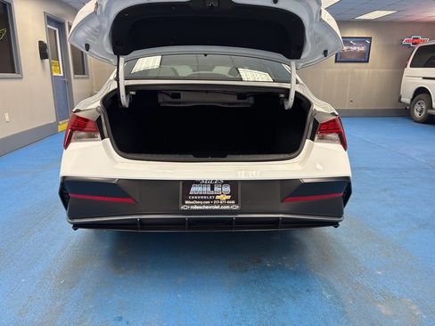 Used 2025 Hyundai Elantra SEL image 8