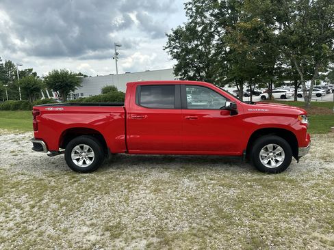 Used 2025 Chevrolet Silverado 1500 LT AWD/4WD image 4