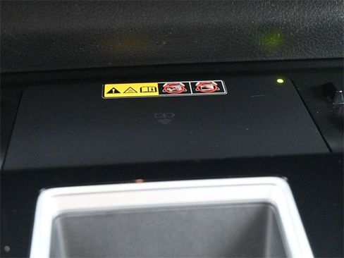 Used 2025 Toyota Sienna Limited image 6