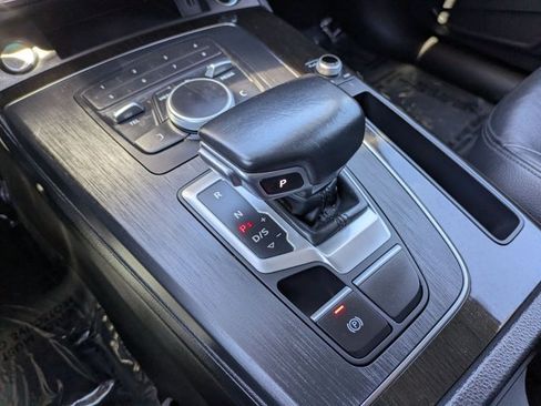 Used 2020 Audi Q5 2.0T Premium w/ Convenience Package AWD/4WD image 12
